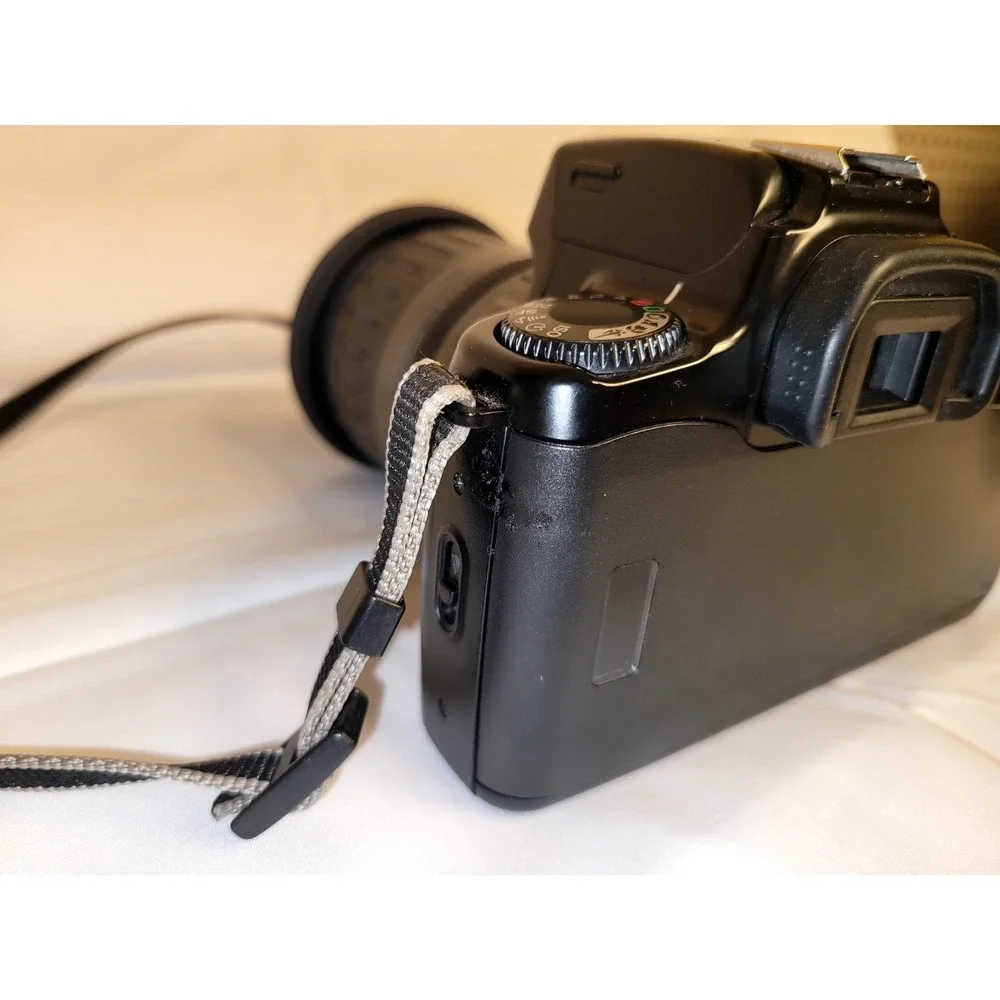 Canon EOS 1000F 35mm SLR Film Camera BLACK w/35-135mm Zoom Lens - Great Conditio